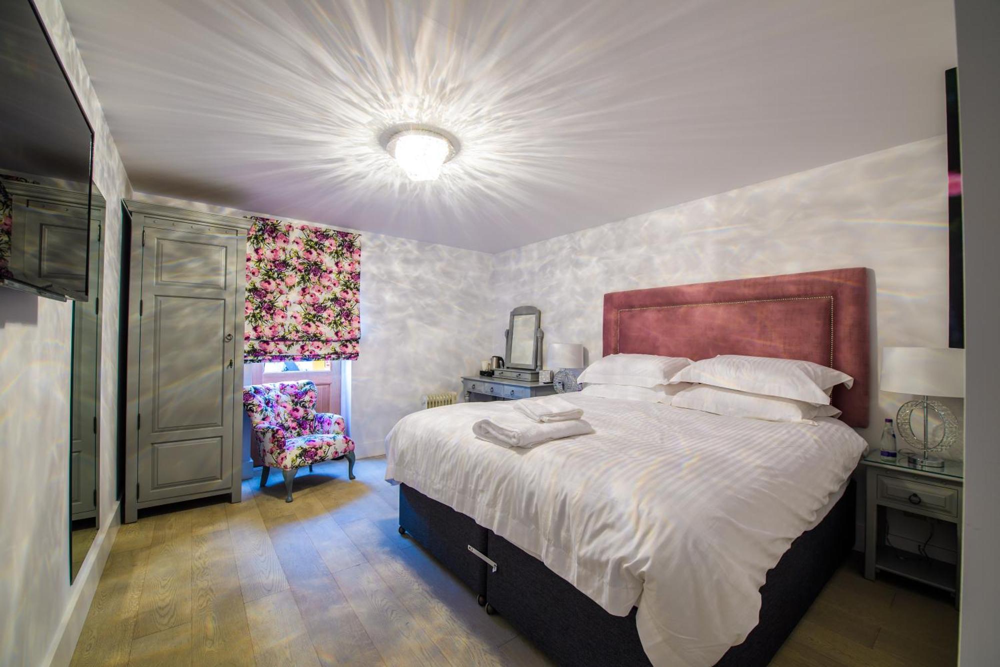 Bed and Breakfast Crondon Park Сток Экстерьер фото